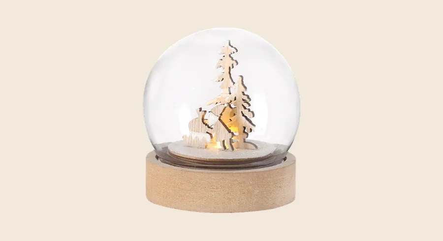 Adornos navideños personalizados para empresas: bola iluminada con árbol de madera y base para el logo