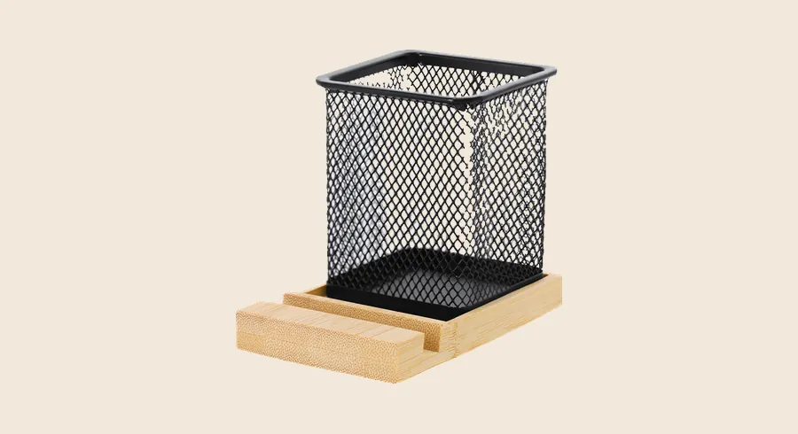Lapiceros personalizados: portalápices de rejilla negra con base de madera