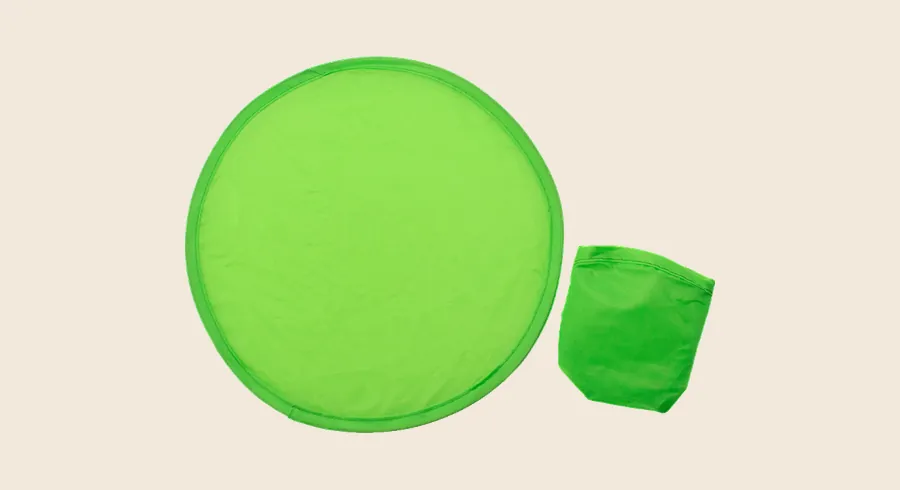 Merchandising para team building: frisbee plegable verde con funda a juego