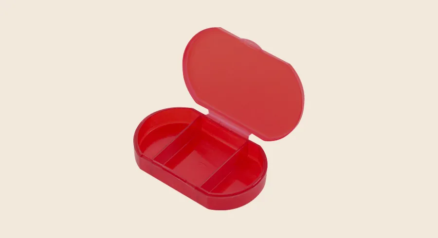 Pastilleros personalizados: pastillero rojo con varios compartimentos