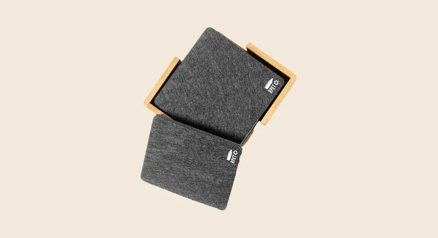 Posavasos personalizados: posavasos gris oscuro apilados