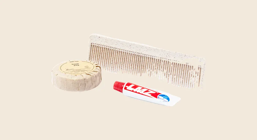 Merchandising para hoteles: set de aseo con peine, jabón y pasta de dientes