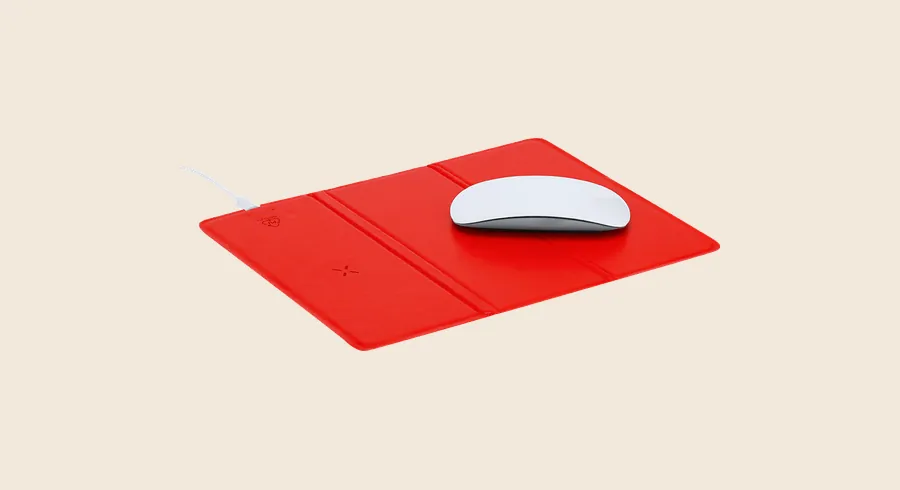 Regalos tecnológicos para startups: alfombrilla roja plegable con cargador inalámbrico