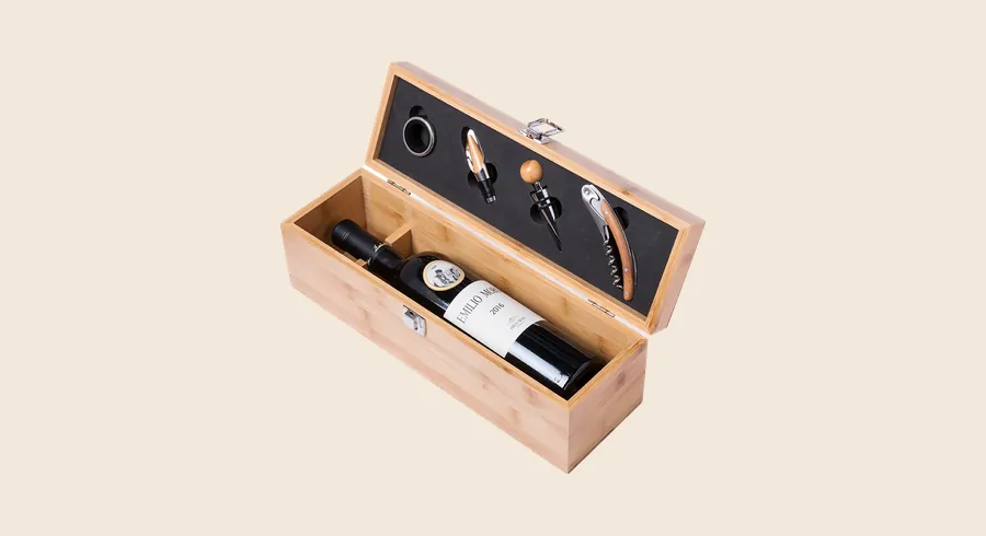 Sets de vino personalizados: caja de madera con botella de vino
