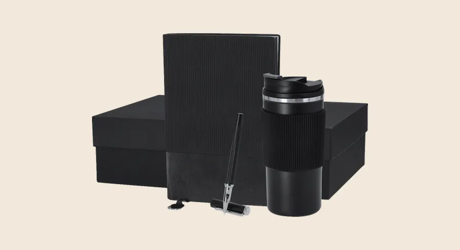 Welcome pack personalizado para empleados: set negro de bloc de notas, vaso térmico y bolígrafo con su caja de presentación